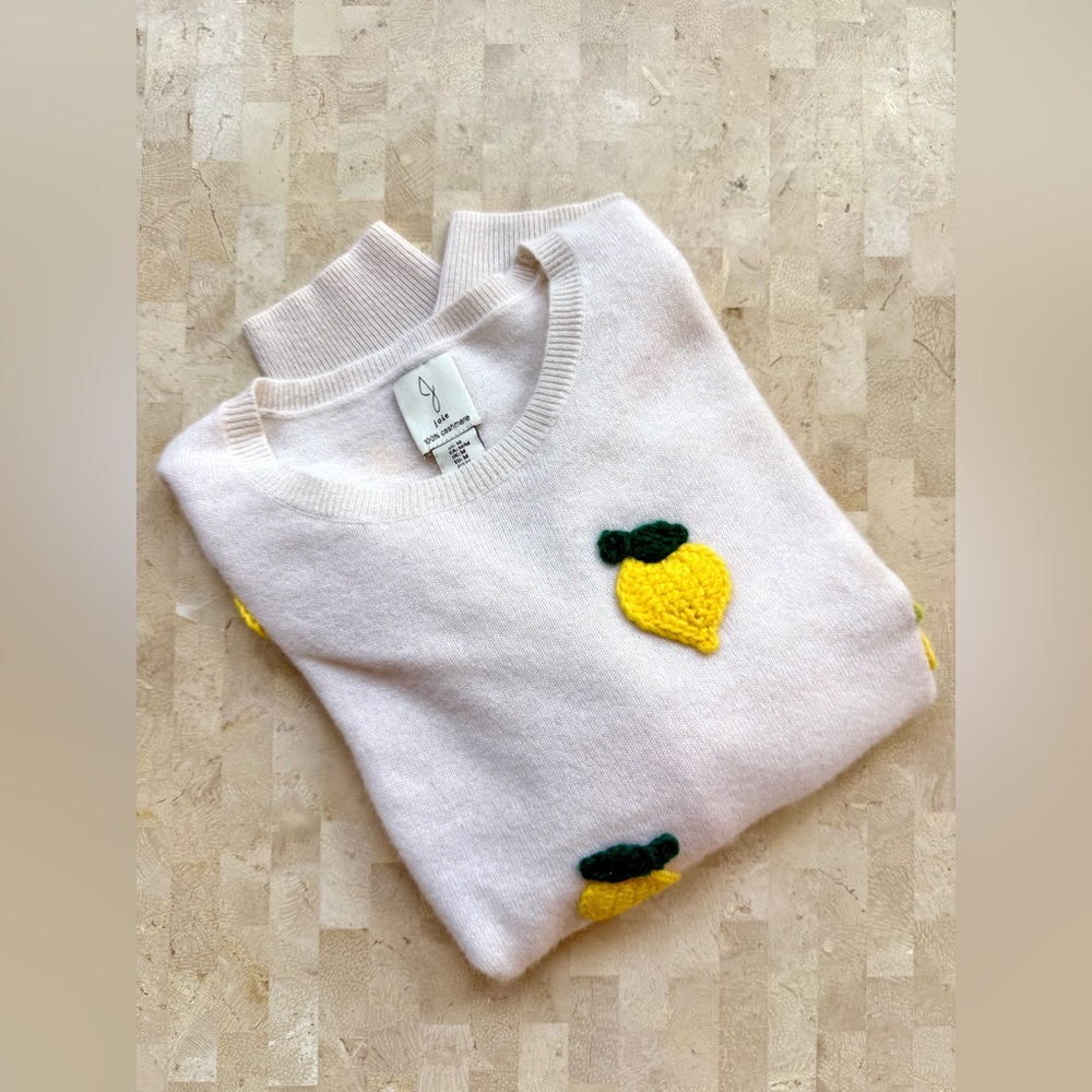 🍋 Joie 100% Cashmere Knit White Sweater w/ Embroidered Yellow Lemons Sz Medium - Picture 7 of 7
